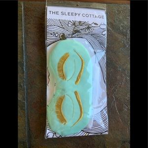 The Sleepy Cottage sleep mask and earplugs set